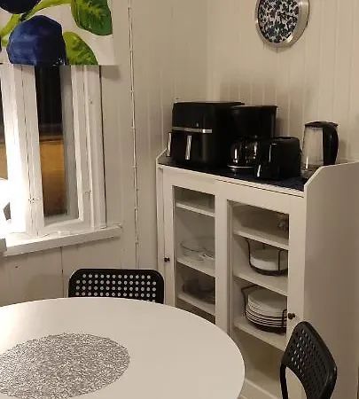 Pikkumustikka *