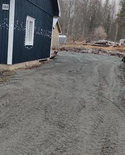 Pikkumustikka Тёуся